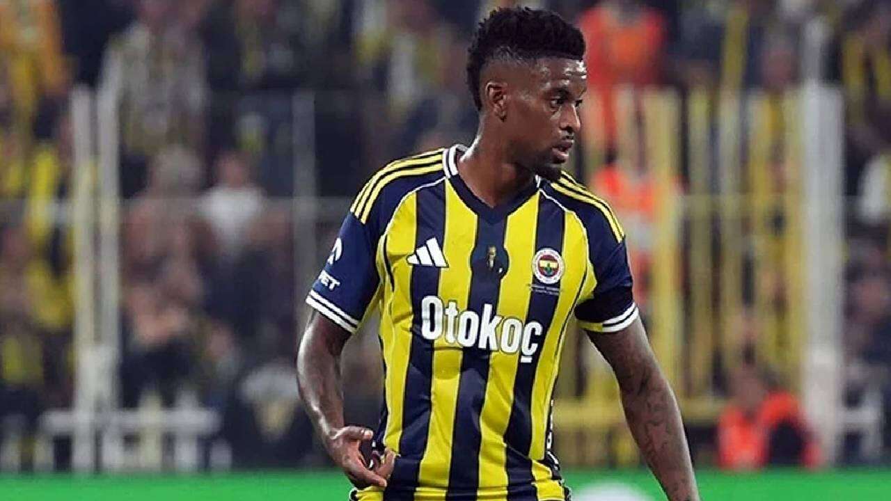 Fenerbahçe'de Aziz Yıldırım hiç düşünmeden uzatmadı: 1 yıllık sözleşmesi kalmıştı, kalemi kırıldı! 3